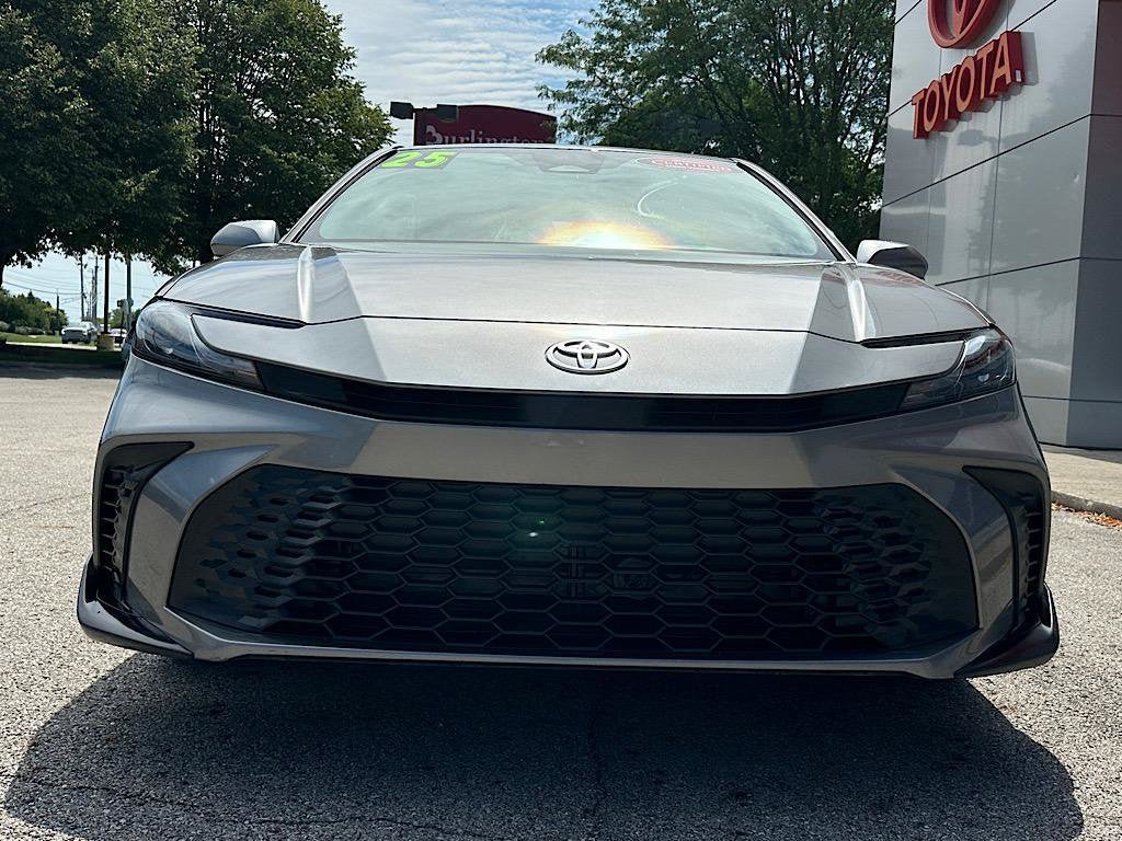 Used 2025 Toyota Camry SE FWD image 8
