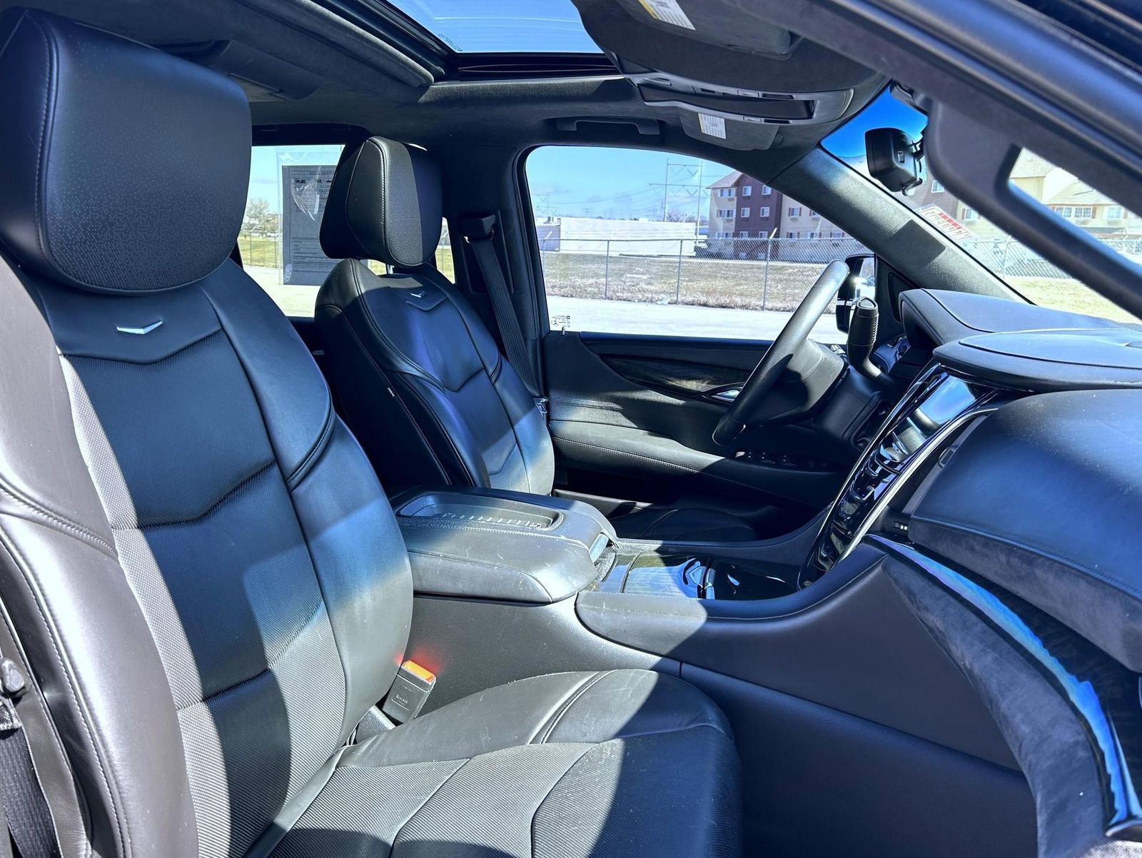 Used 2019 Cadillac Escalade Platinum w/ Escalade Sport Edition image 19