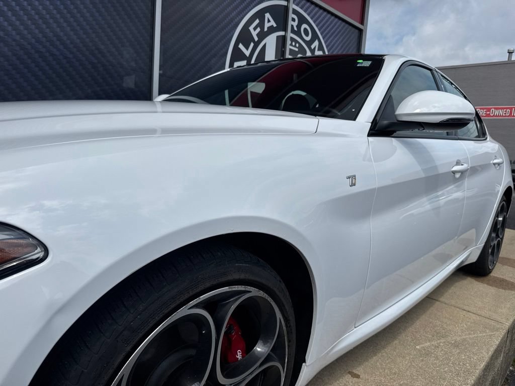Used 2022 Alfa Romeo Giulia Ti AWD/4WD image 17