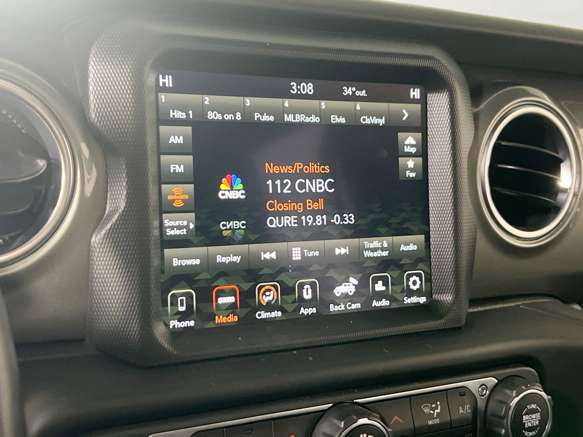 Used 2022 Jeep Wrangler Unlimited Sahara w/ LED Lighting Group image 15