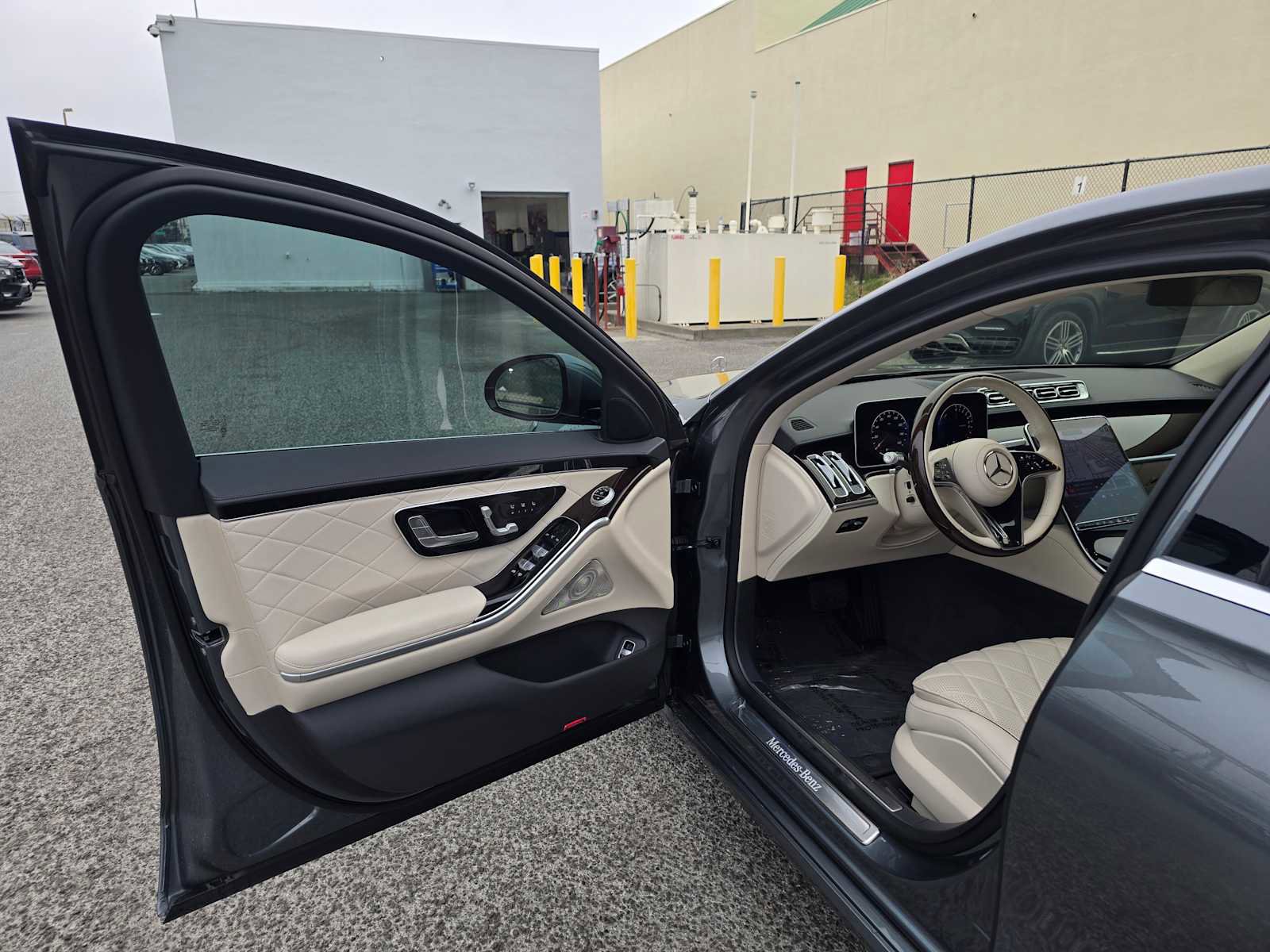 Used 2024 Mercedes-Benz S 580e 4MATIC Sedan image 21