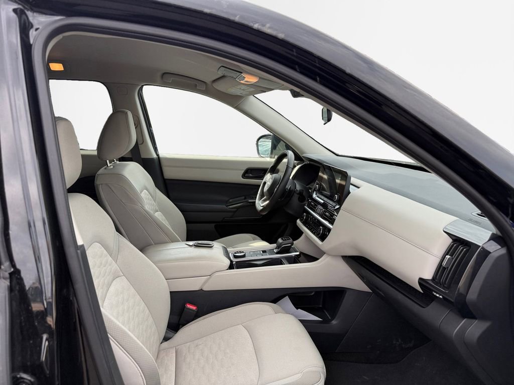 Used 2024 Nissan Pathfinder SV image 26