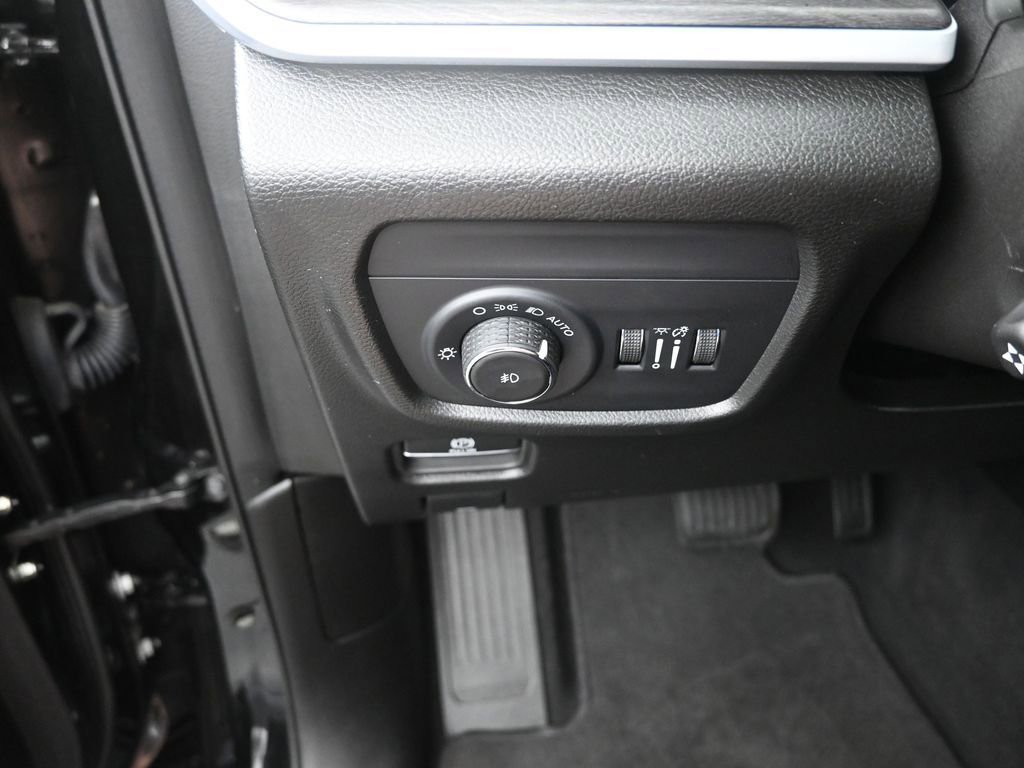 Used 2024 Jeep Grand Cherokee L Limited w/ Luxury Tech Group II AWD/4WD image 35