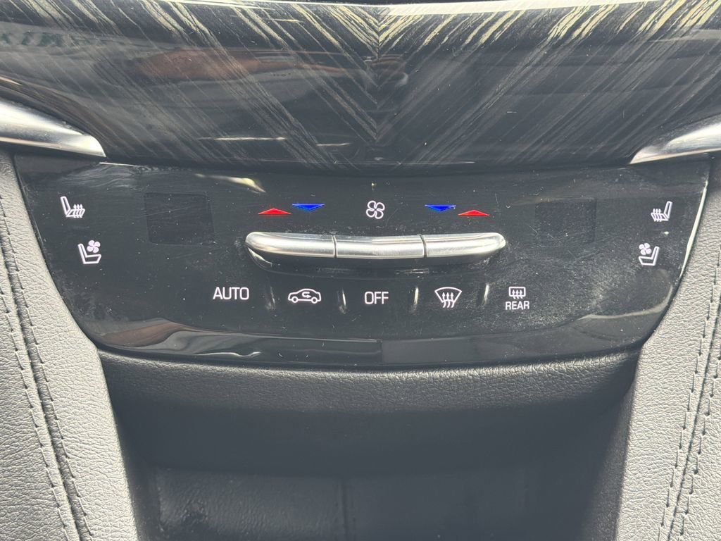 Used 2023 Cadillac XT6 Premium Luxury image 33