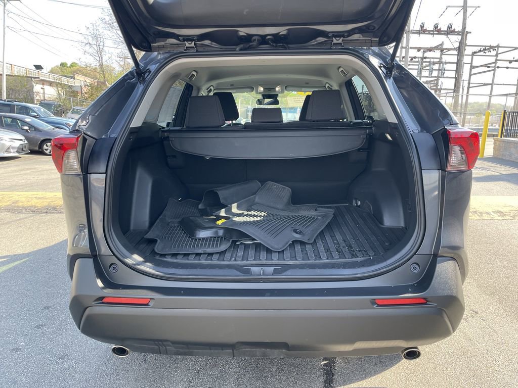 Used 2025 Toyota RAV4 LE AWD/4WD image 13