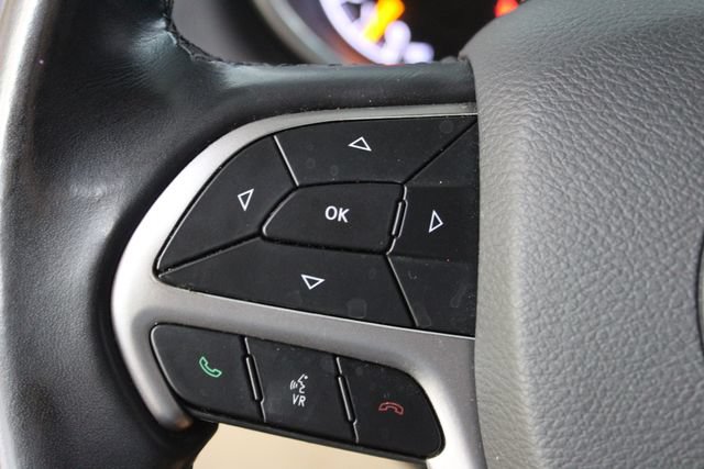 Used 2022 Jeep Grand Cherokee Laredo E AWD/4WD image 13