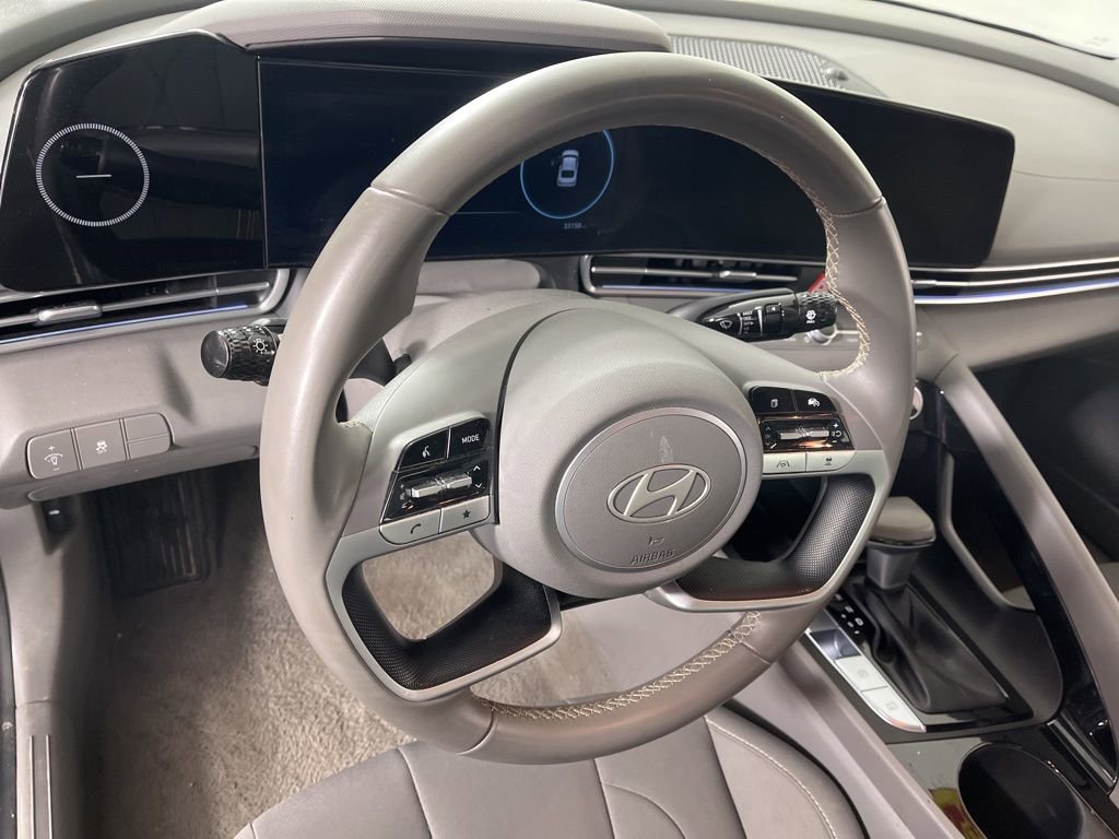 Used 2025 Hyundai Elantra SEL image 27
