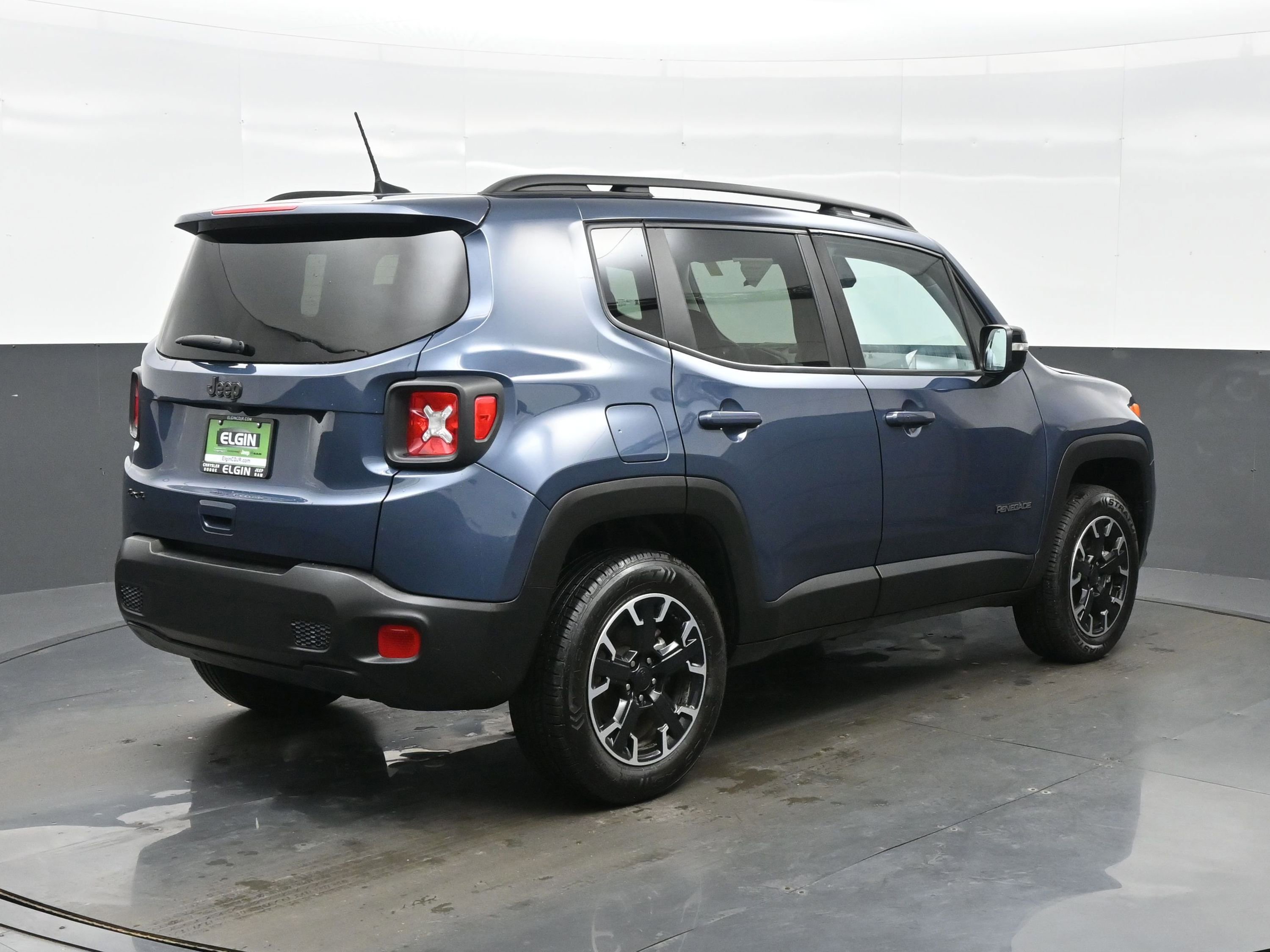 Used 2023 Jeep Renegade Latitude AWD/4WD image 6