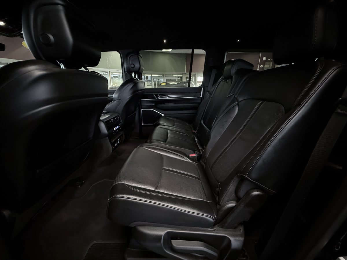 Used 2024 Jeep Wagoneer L Series III w/ Flexible Seating Group AWD/4WD image 33