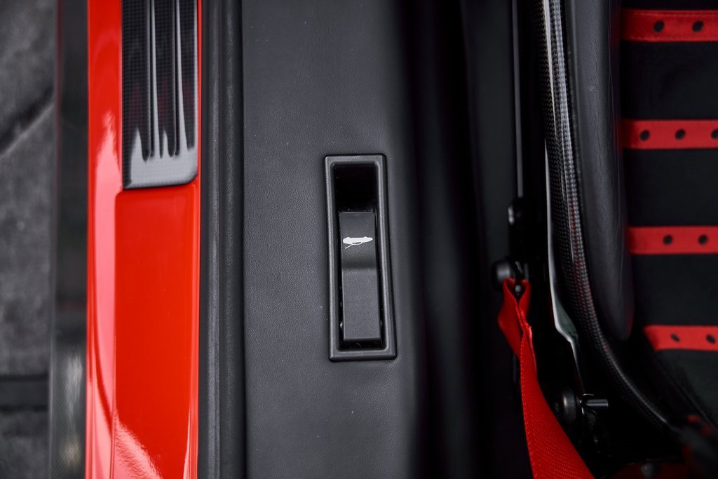 Used 2022 Ferrari SF90 Spider image 44