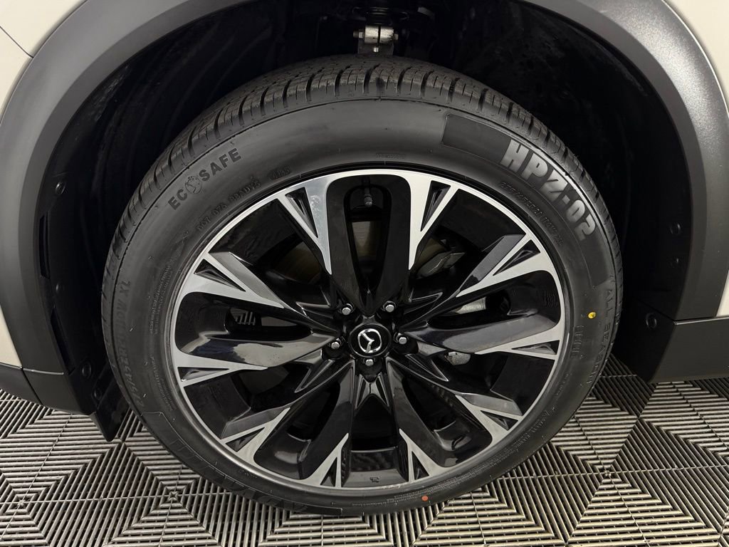 Used 2024 MAZDA CX-90 Plug-In Hybrid w/ Premium Plus image 11