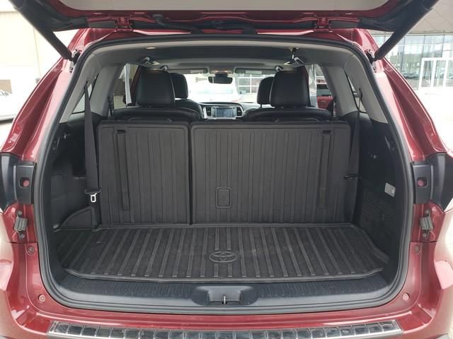 Used 2018 Toyota Highlander SE image 7