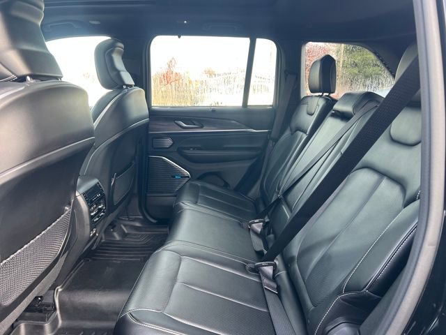 Used 2023 Jeep Grand Cherokee Overland w/ Luxury Tech Group IV image 16