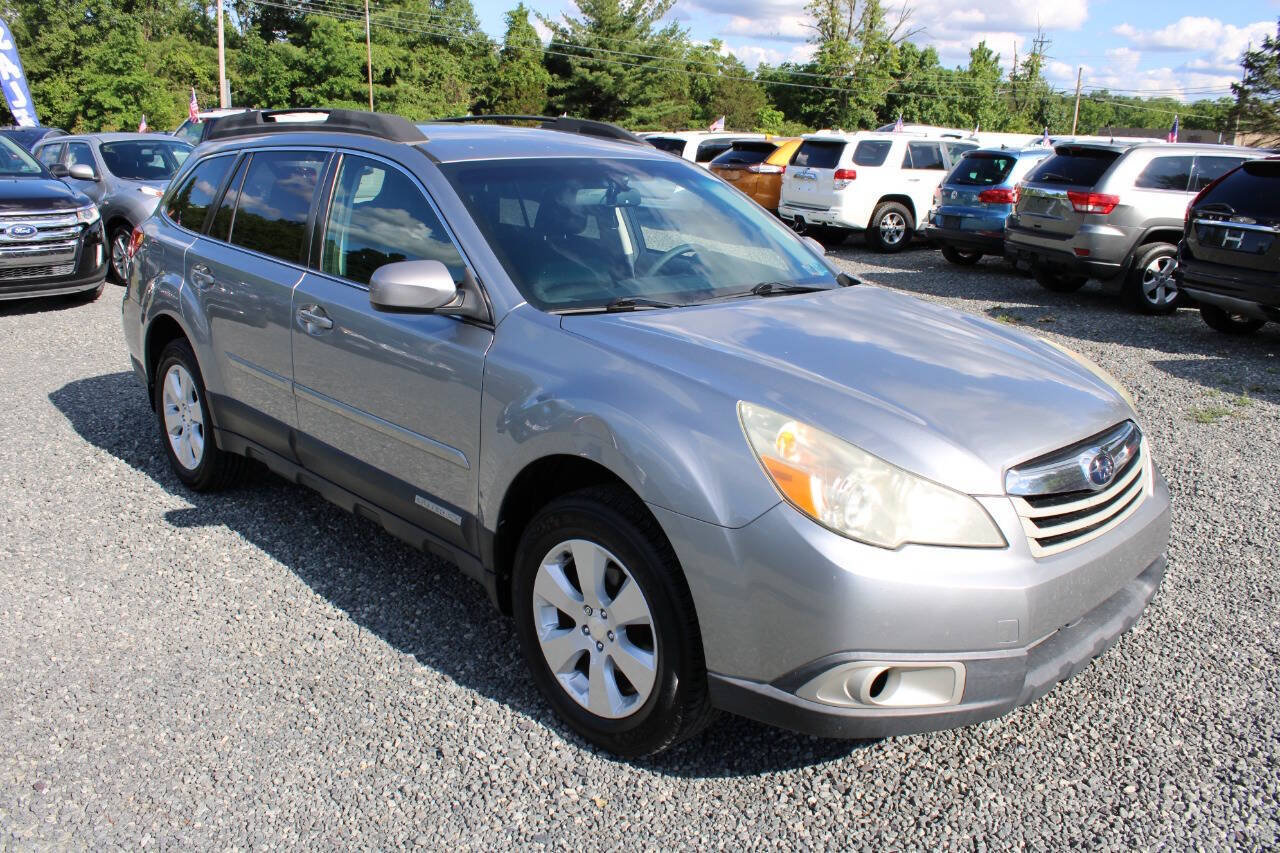 Used 2011 Subaru Outback 2.5i Premium w/ All-Weather Pkg AWD/4WD image 4