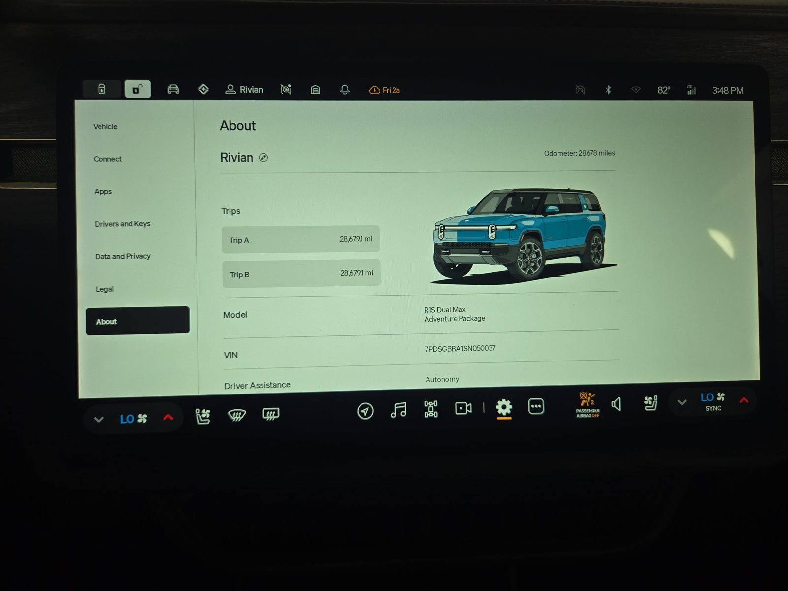 Used 2025 Rivian R1S Adventure Dual AWD/4WD image 29