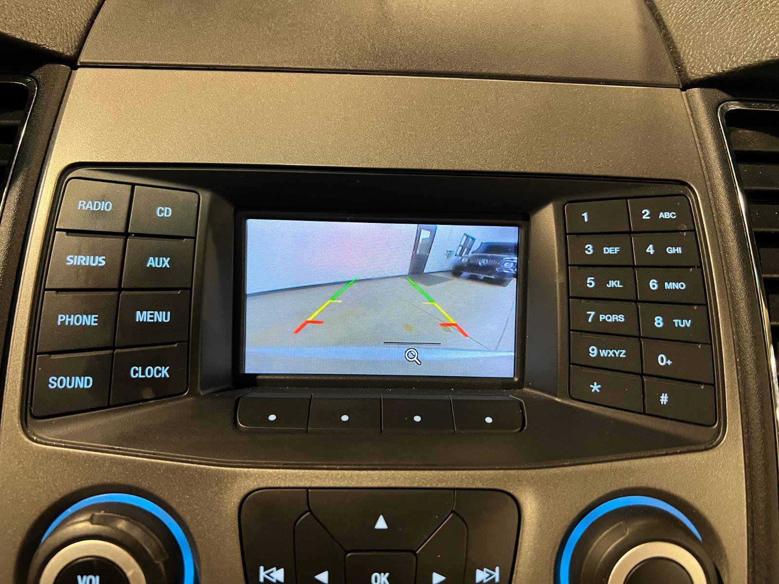 Used 2015 Ford Taurus SE image 18