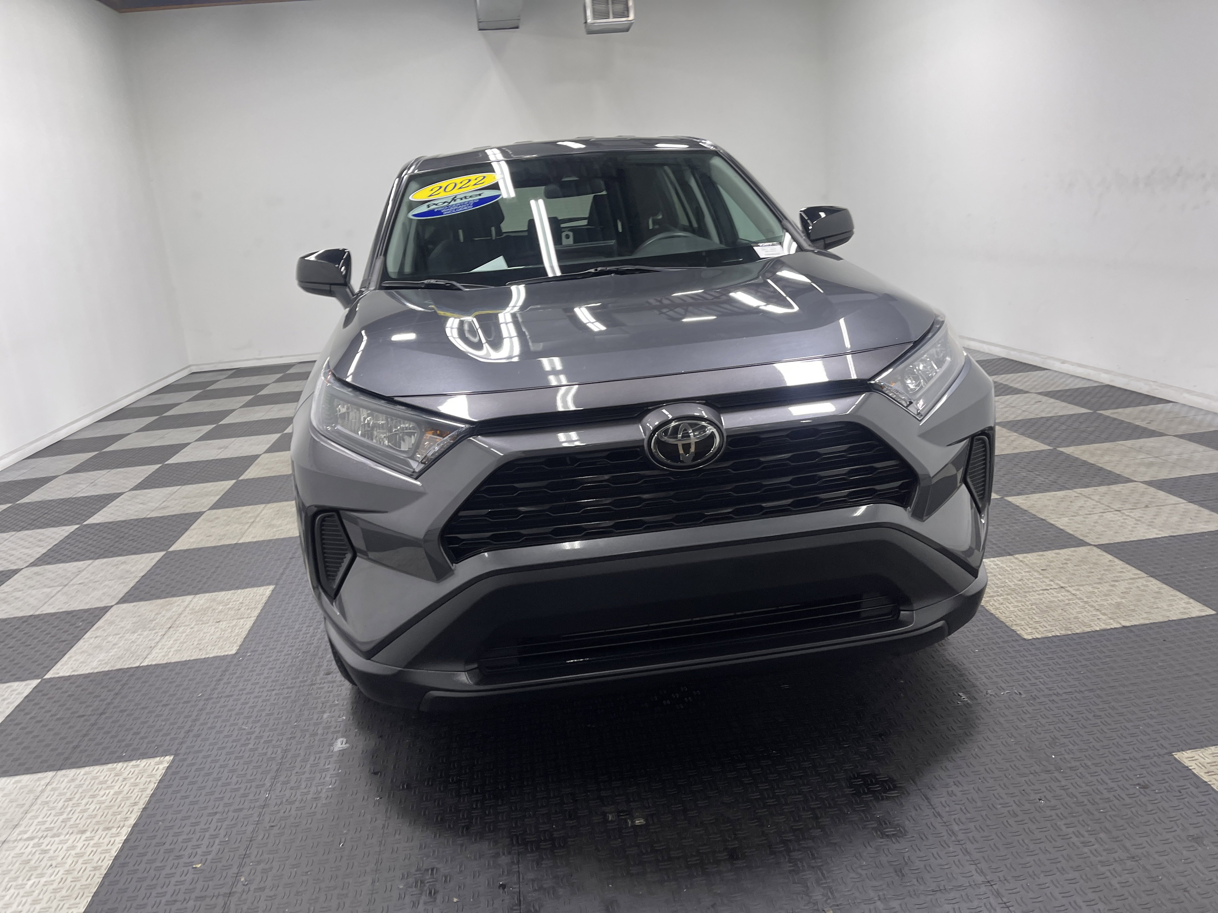 Used 2022 Toyota RAV4 LE image 7