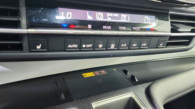 Used 2025 Toyota Sienna XLE w/ XLE Plus Package AWD/4WD image 18