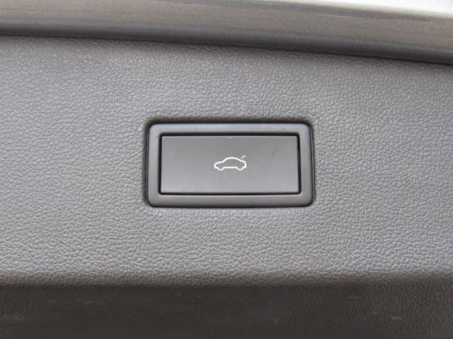 Used 2022 Volkswagen Tiguan SE R-Line FWD image 25