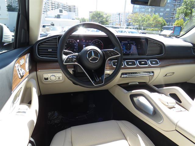 Used 2025 Mercedes-Benz GLS 450 4MATIC image 11