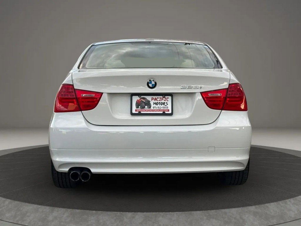 Used 2011 BMW 328i xDrive Sedan AWD/4WD image 5