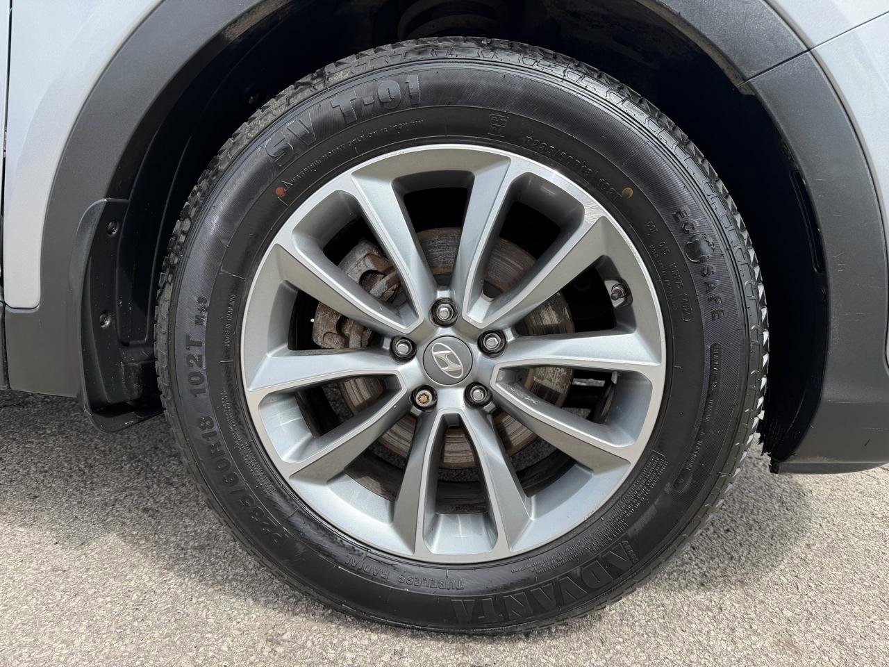 Used 2017 Hyundai Santa Fe SE AWD/4WD image 13