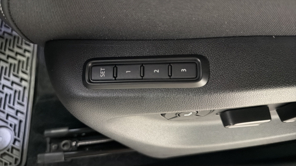 New 2026 Volkswagen Tiguan SEL R-Line AWD/4WD image 18
