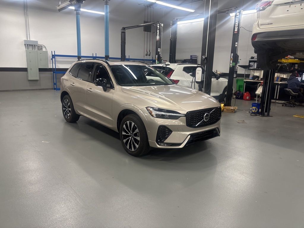 Used 2025 Volvo XC60 B5 Plus AWD/4WD image 1