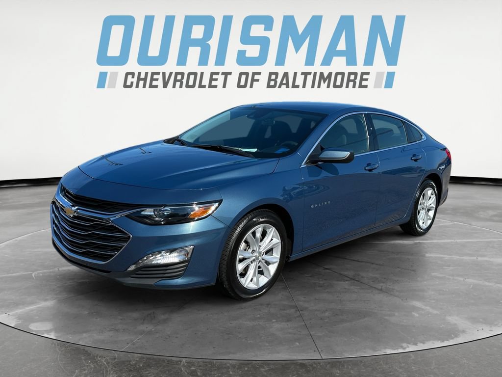 Used 2025 Chevrolet Malibu LT FWD image 2
