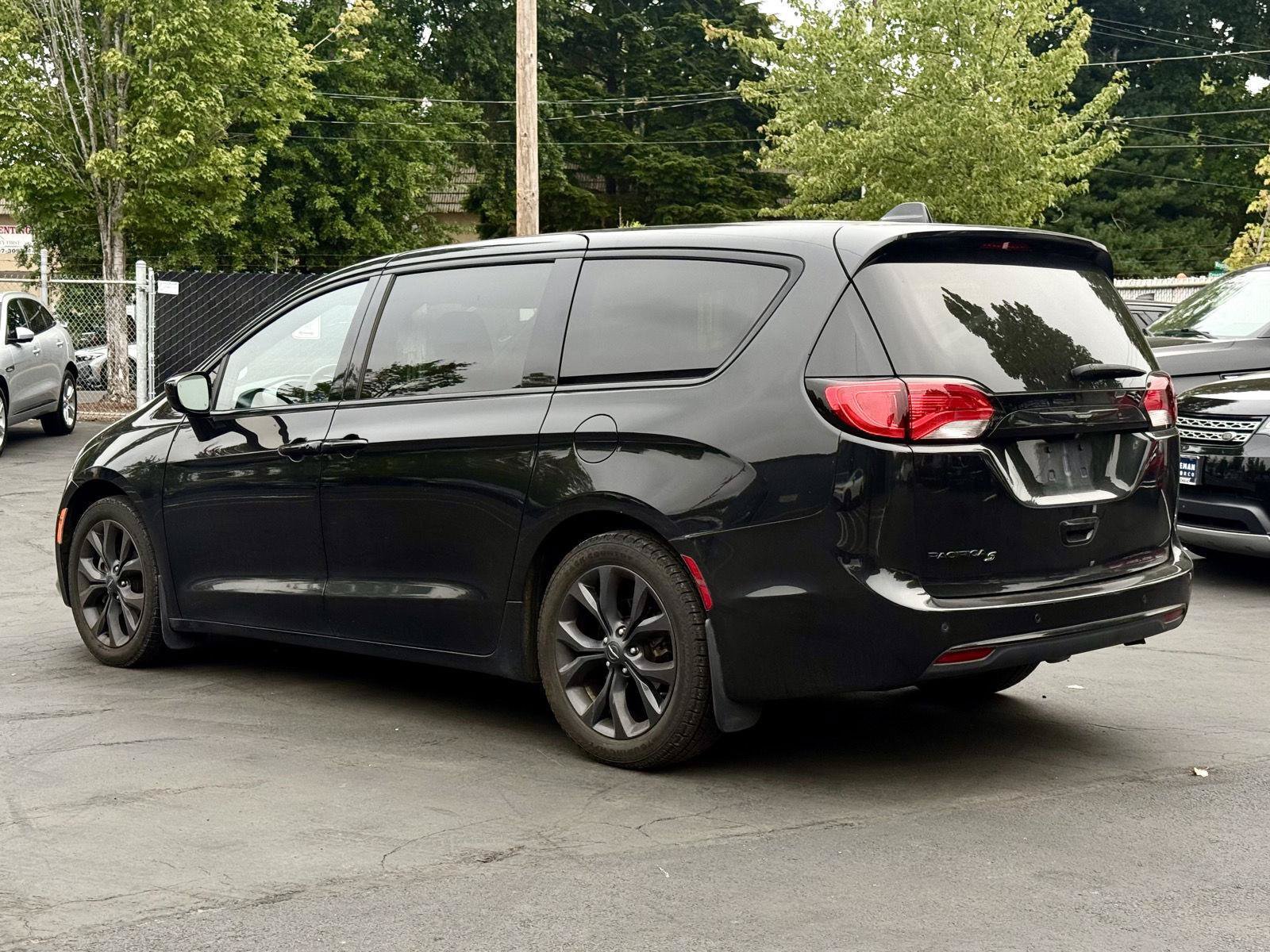 Used 2019 Chrysler Pacifica Touring Plus w/ S Appearance Package FWD image 5
