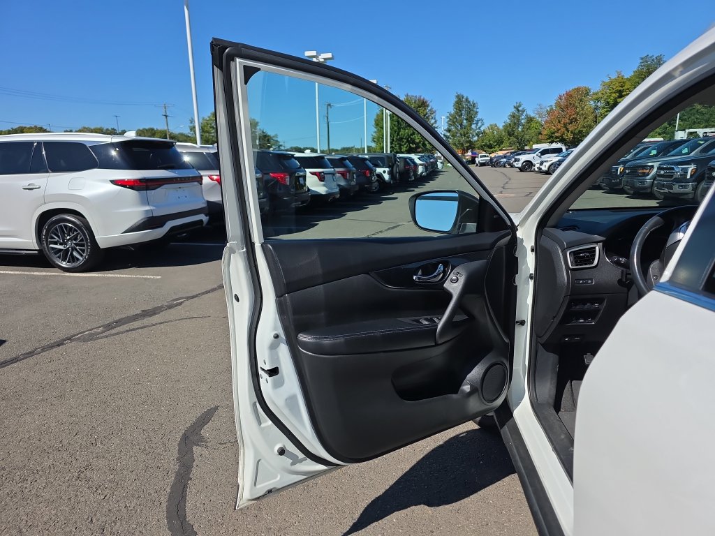 Used 2014 Nissan Rogue SL w/ SL Premium Package AWD/4WD image 20