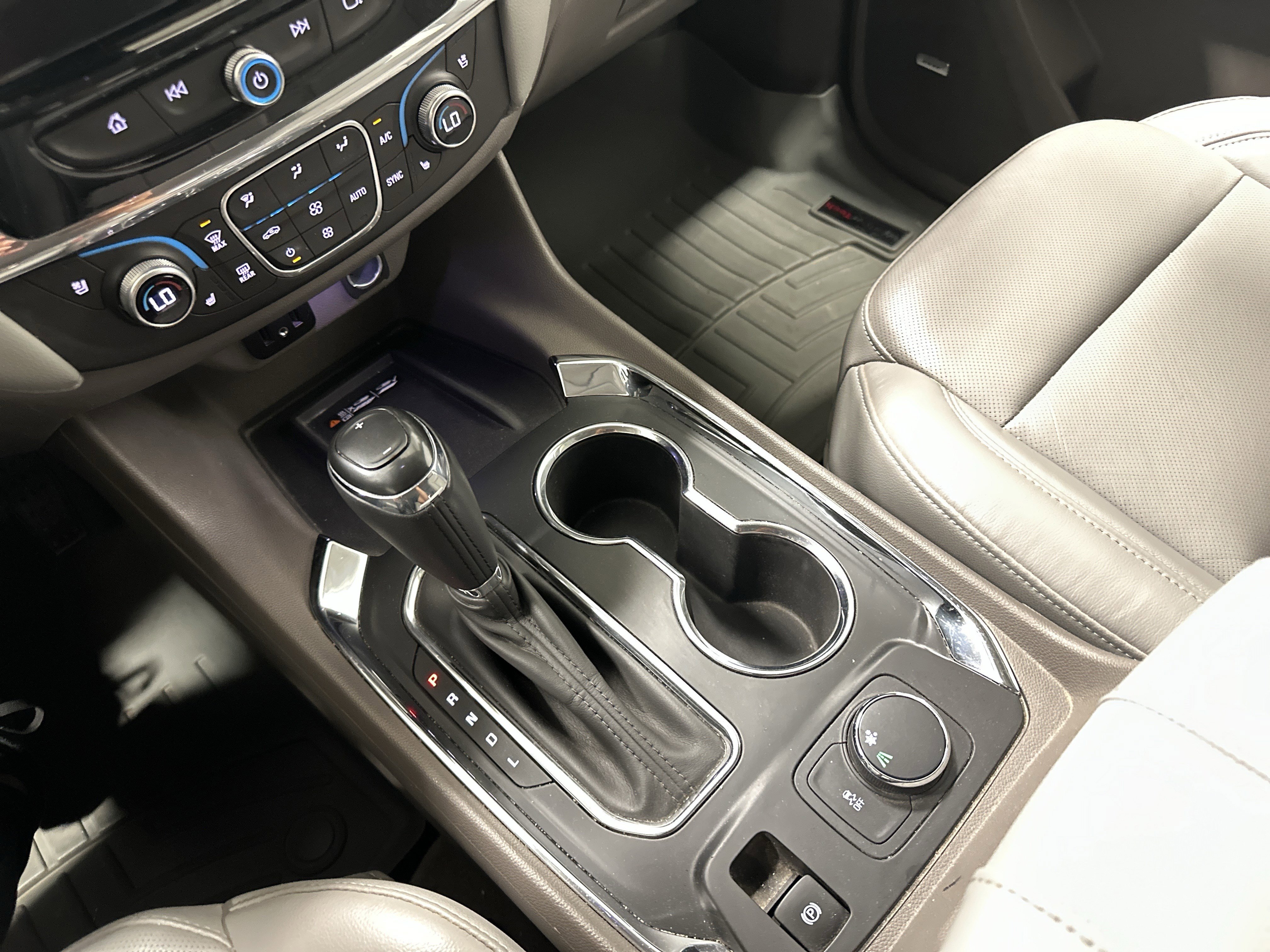 Used 2018 Chevrolet Traverse Premier FWD image 29