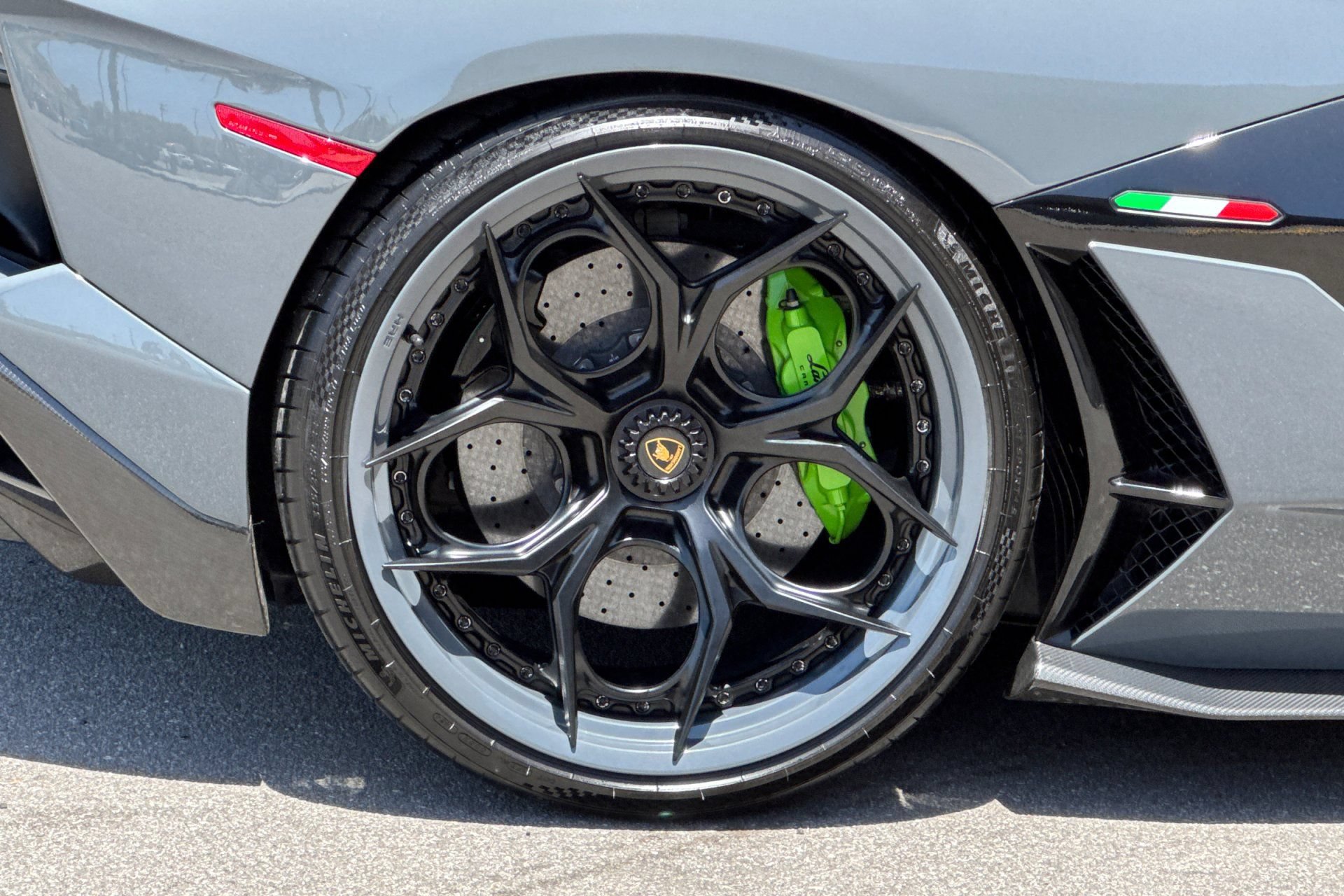 Used 2020 Lamborghini Aventador SVJ AWD/4WD image 41