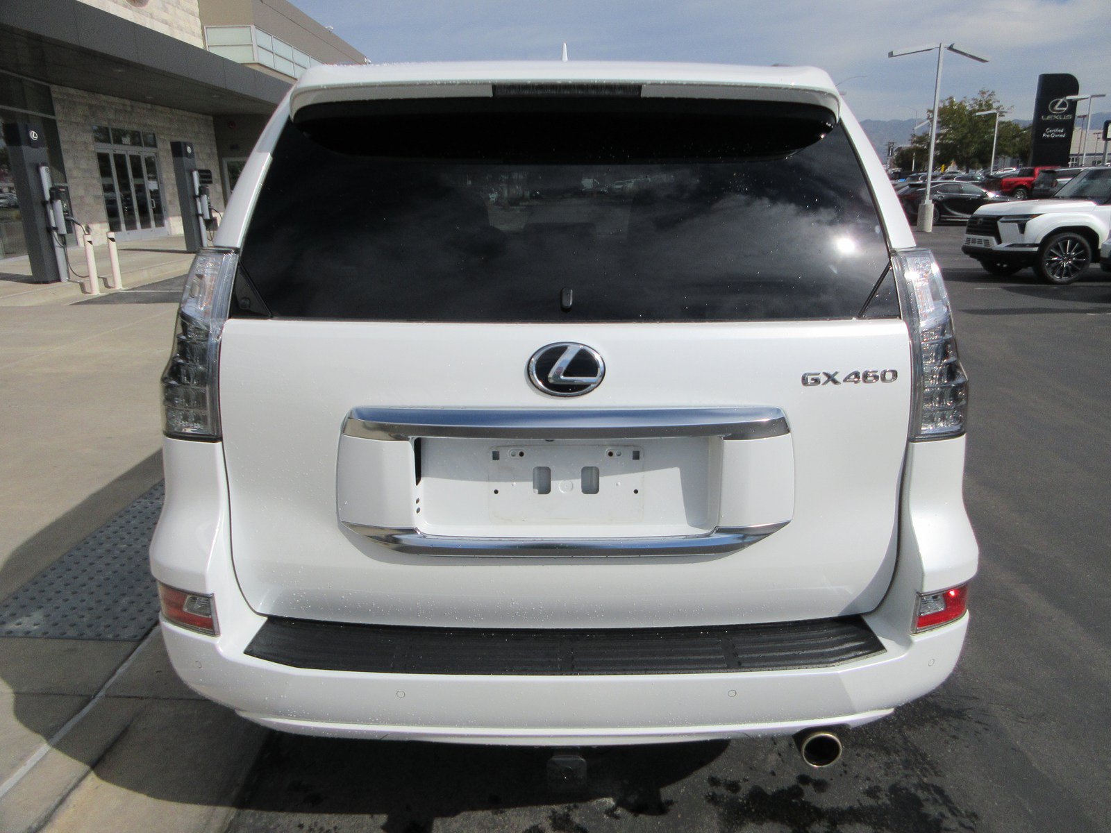 Used 2022 Lexus GX 460 Luxury w/ Off Road Package AWD/4WD image 7