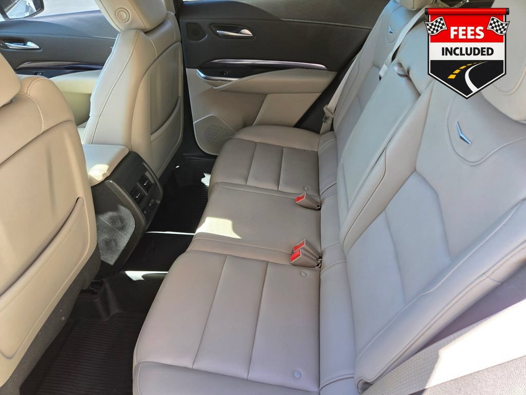 Used 2023 Cadillac XT4 Luxury w/ Cold Weather Package FWD image 15