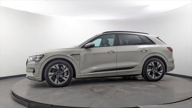 Used 2022 Audi e-tron Premium w/ Convenience Plus Package AWD/4WD image 3