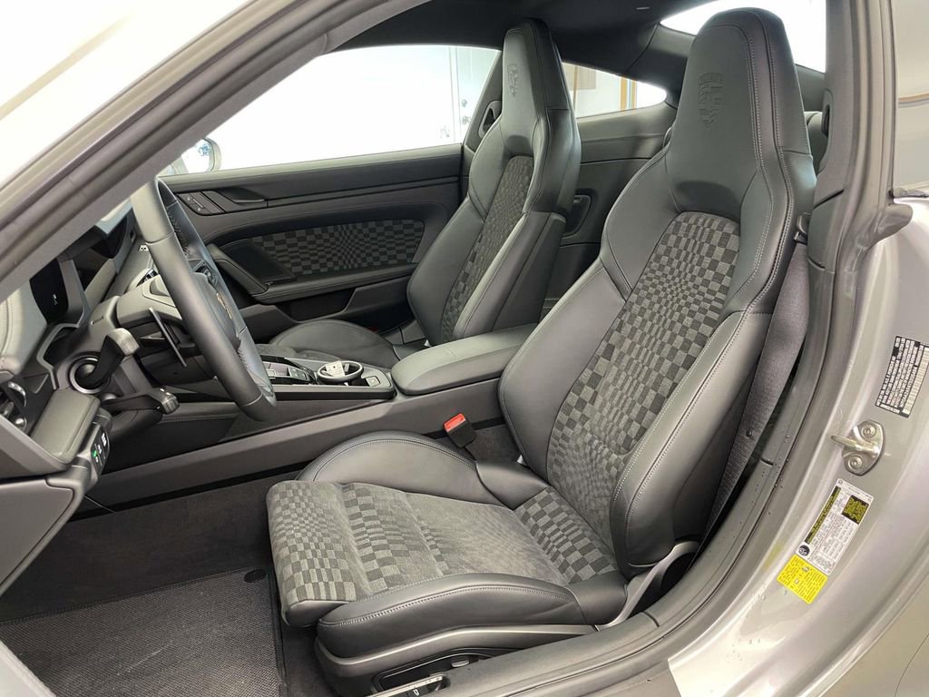 Used 2026 Porsche 911 Carrera image 5