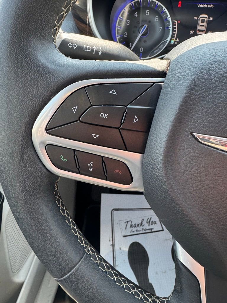Used 2023 Chrysler Pacifica Limited FWD image 30