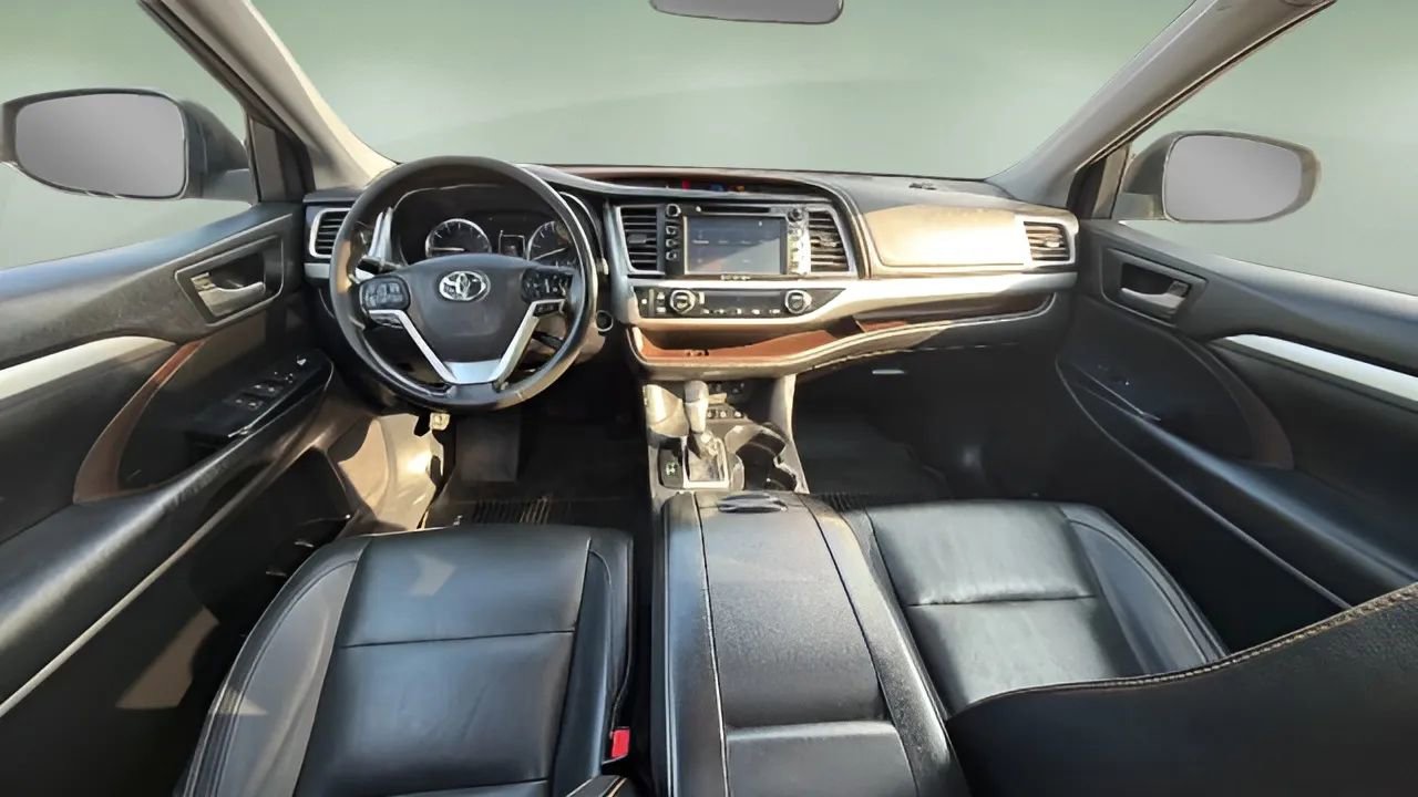 Used 2017 Toyota Highlander XLE image 19