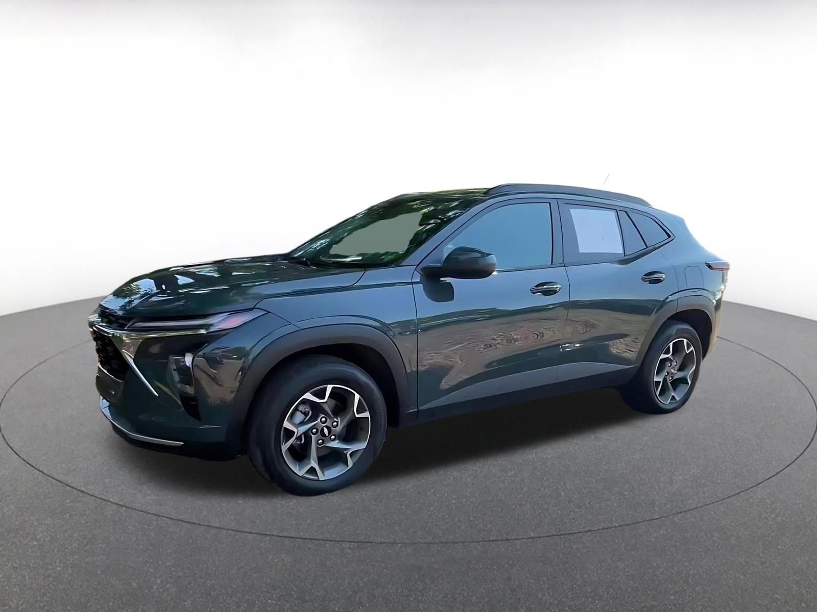 Used 2025 Chevrolet Trax LT w/ LT Convenience Package image 8