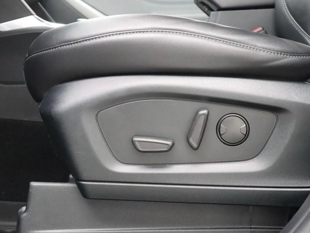 Used 2022 Ford Explorer XLT w/ Equipment Group 202A AWD/4WD image 14
