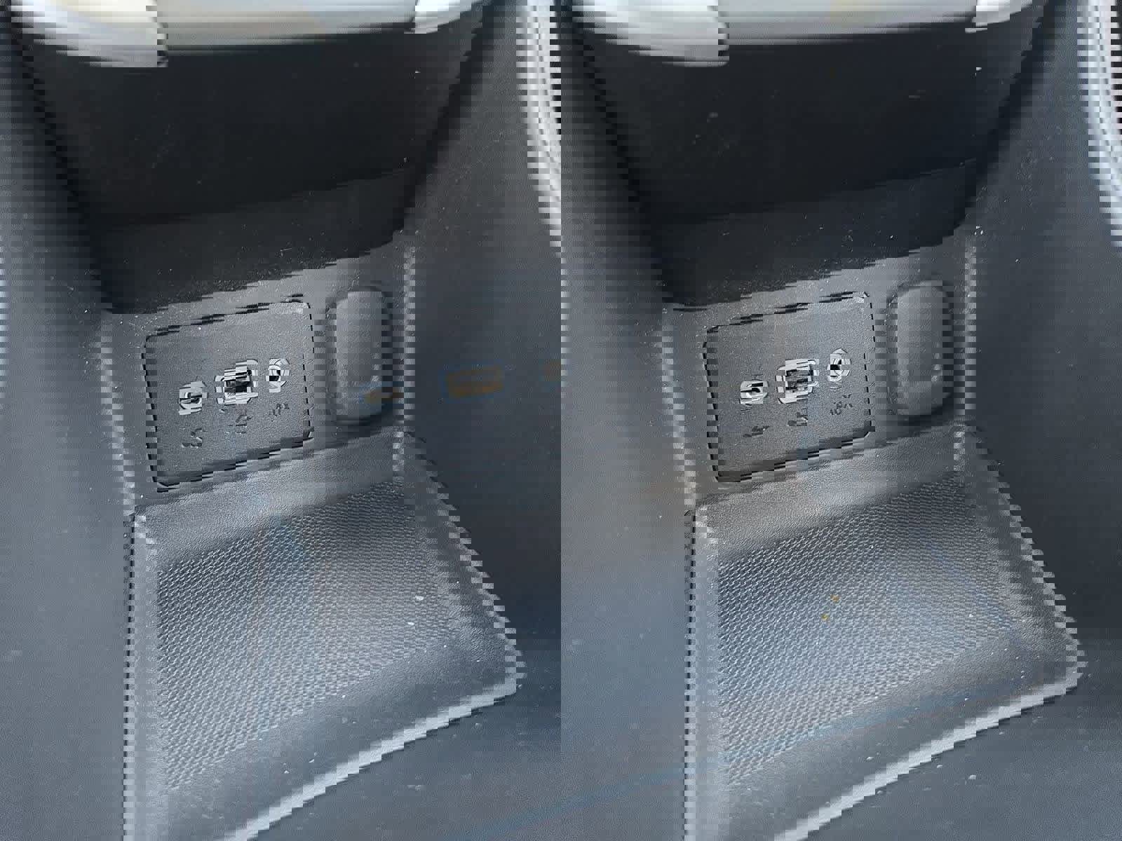 Used 2024 GMC Terrain SLE image 28