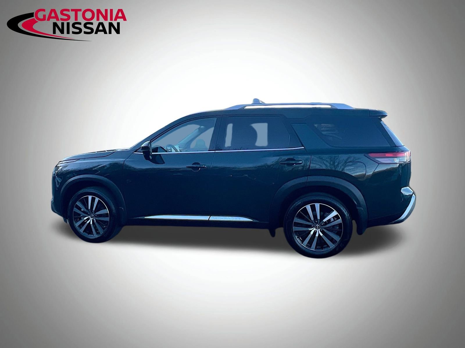 Used 2024 Nissan Pathfinder Platinum w/ Cargo Package image 5