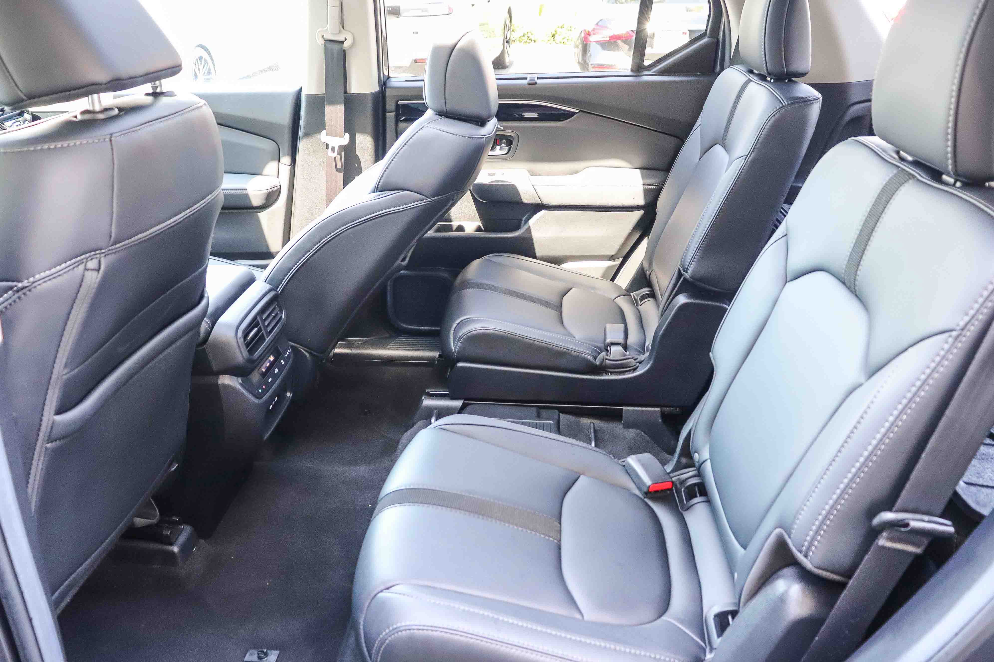 Used 2025 Honda Pilot Touring image 21