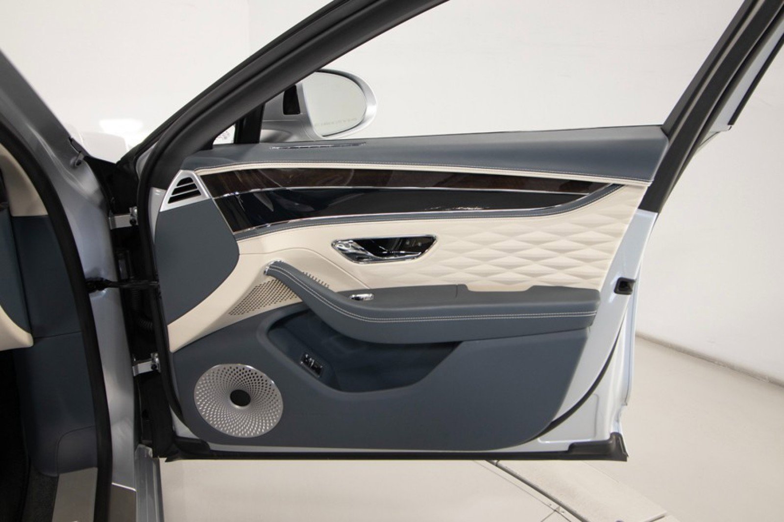 Used 2021 Bentley Flying Spur W12 image 47