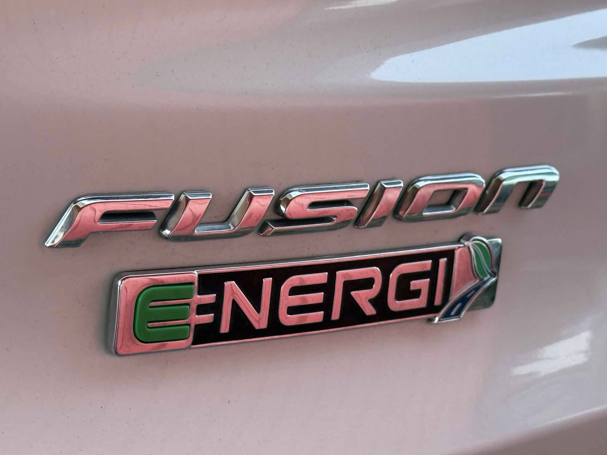 Used 2019 Ford Fusion Energi Titanium FWD image 6