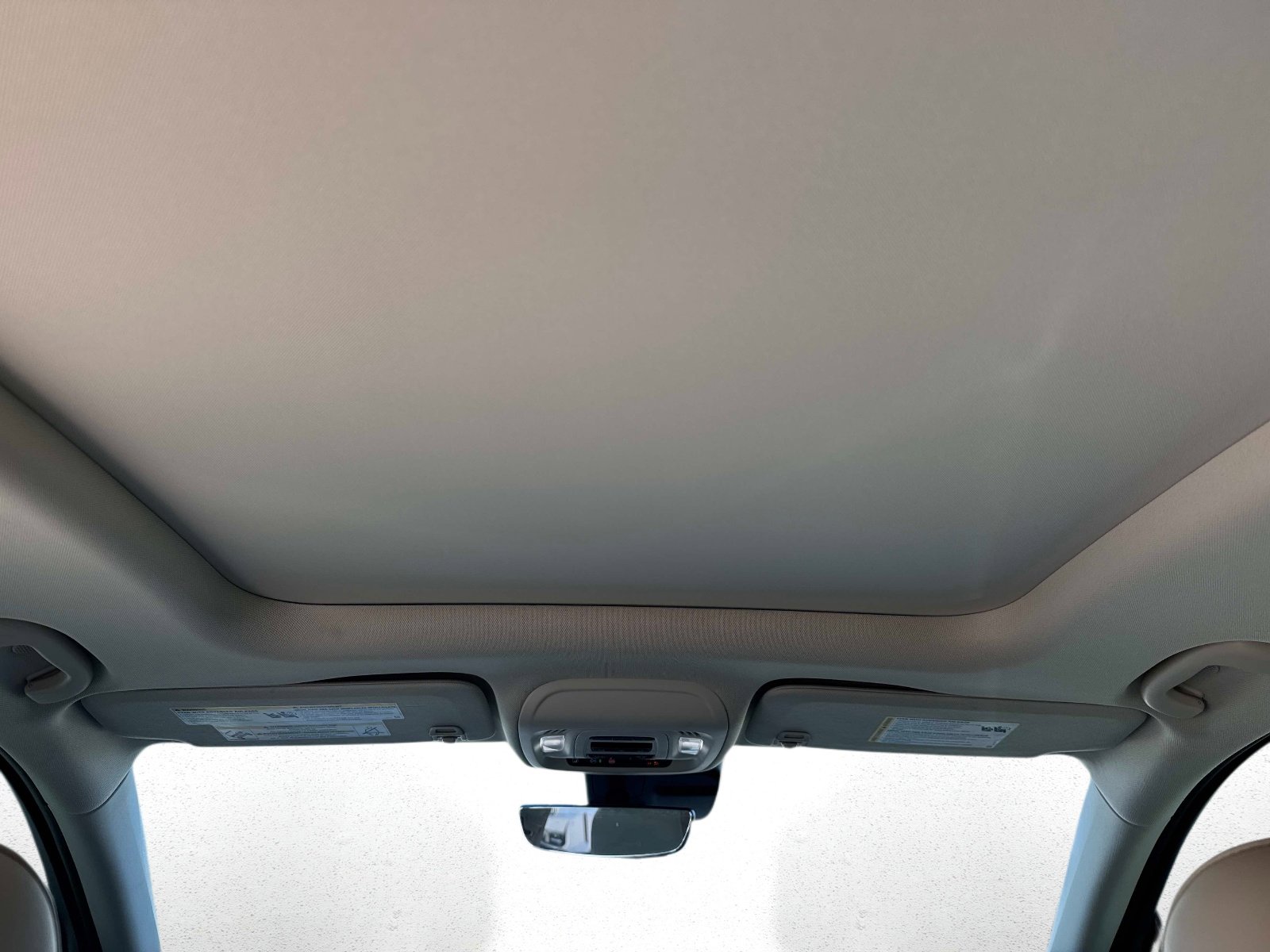 Used 2022 Buick Envision Avenir w/ Technology Package II image 18