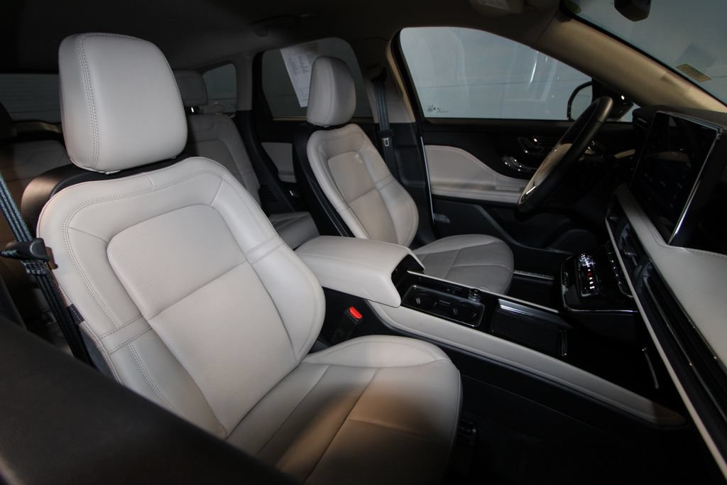Used 2025 Lincoln Corsair AWD w/ Equipment Group 101A image 21