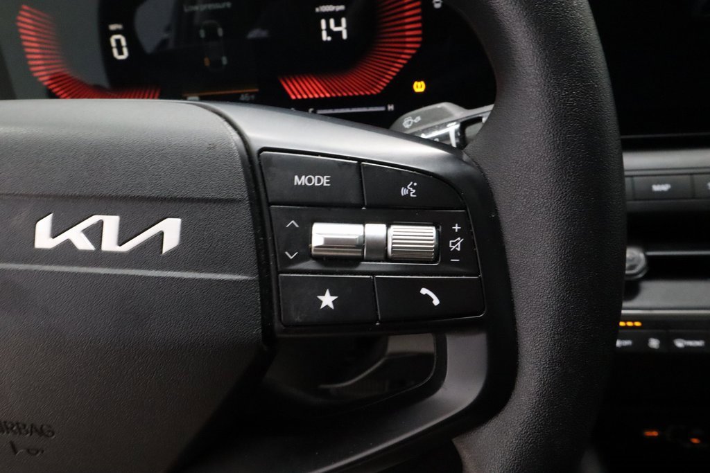 Used 2025 Kia K4 LXS image 27