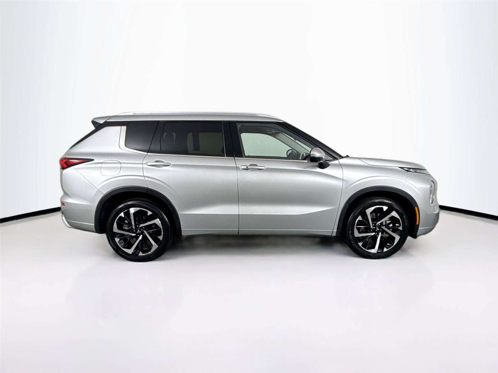 Used 2024 Mitsubishi Outlander SEL FWD image 11